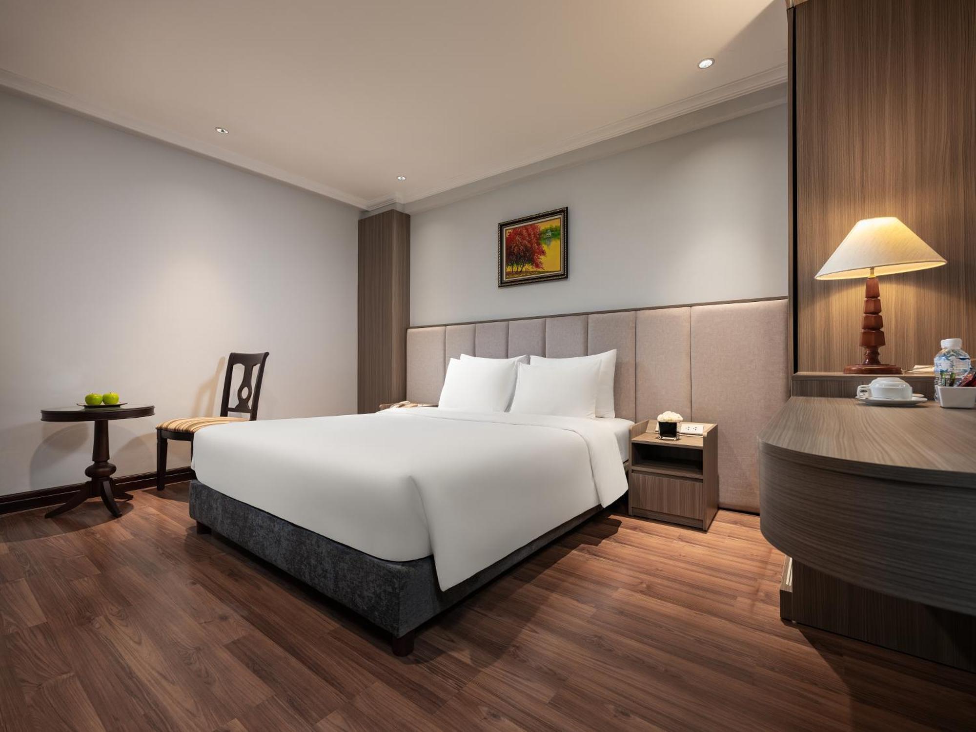 Standard Queen Room